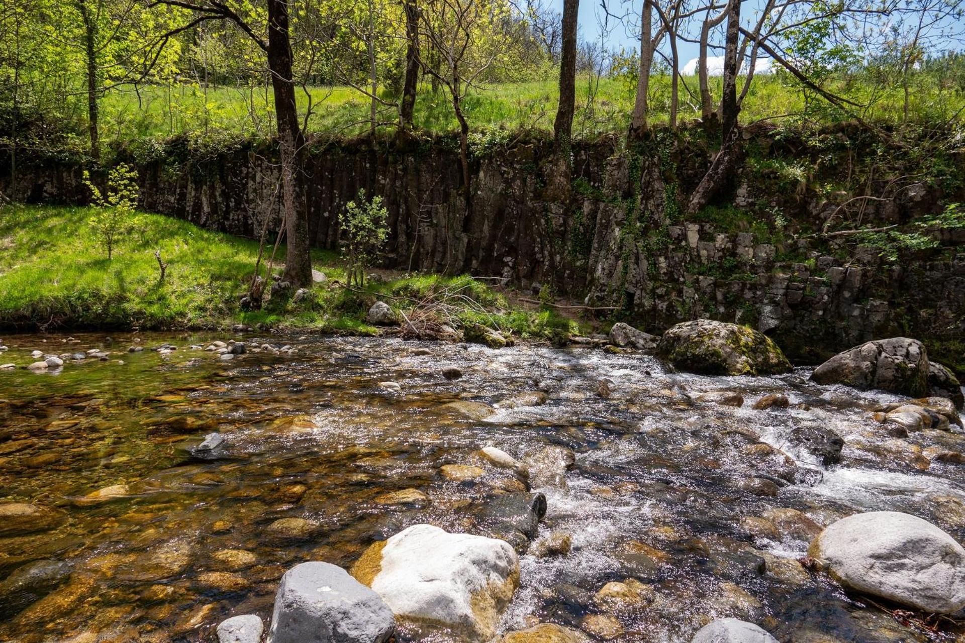 Апартаменты Rives De Bourges Burzet Экстерьер фото